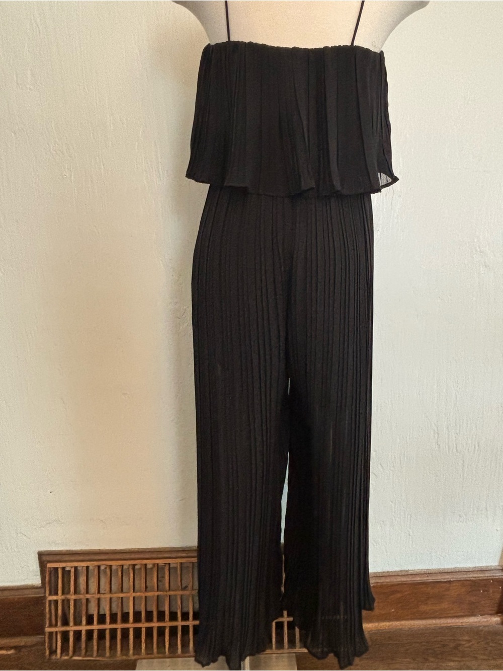 Black Elegant Vertical Pleated Jumpsuit by Shinestar Sz M - Picture 2 of 10